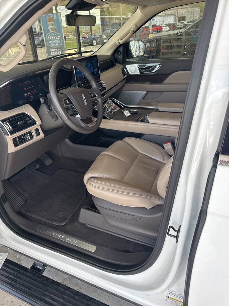 Used 2023 Lincoln Navigator Reserve image 7