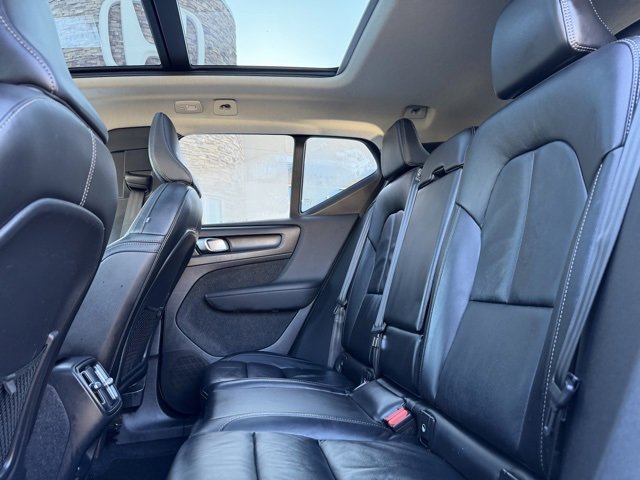 Used 2023 Volvo XC40 B5 Plus image 32