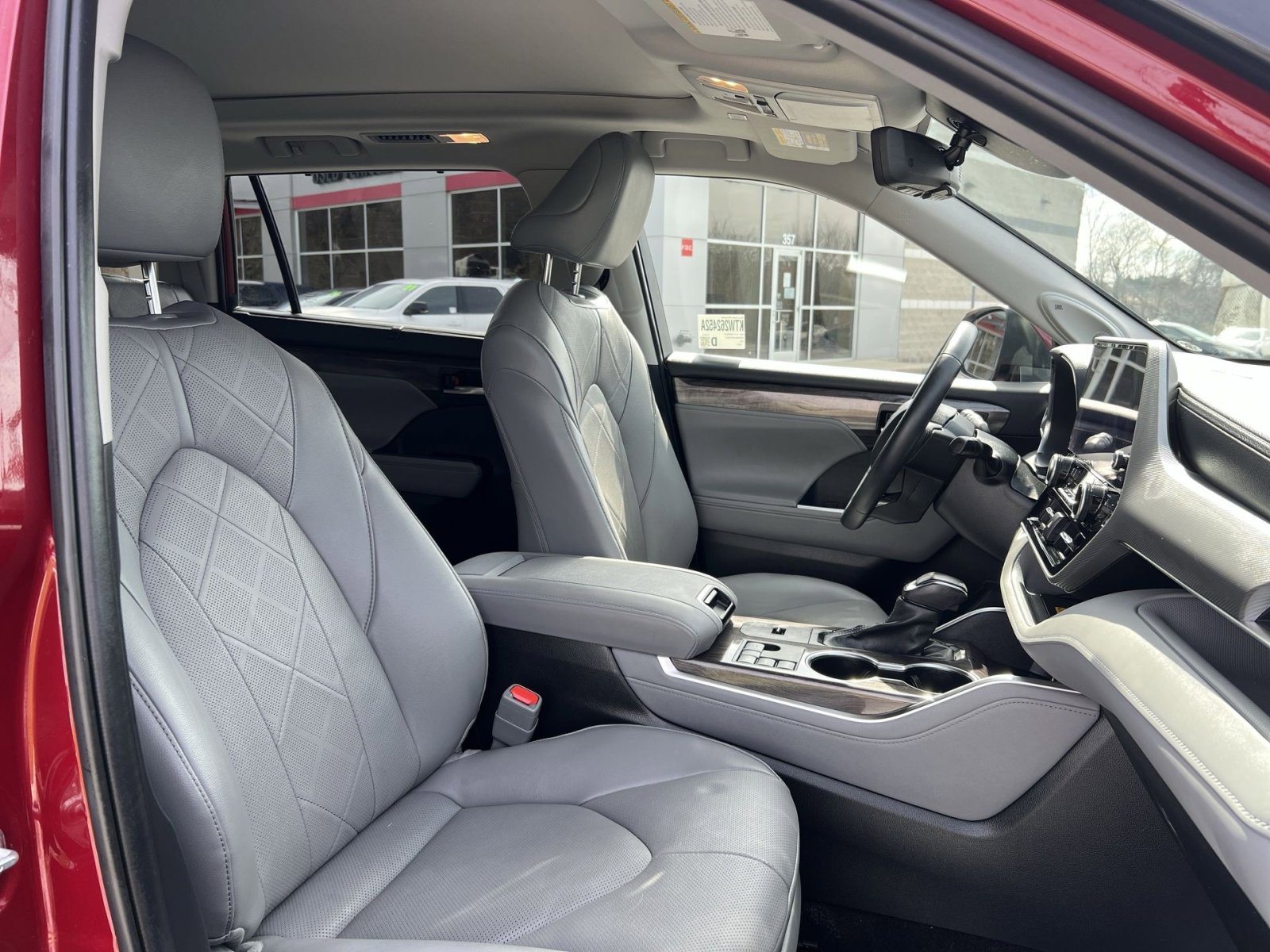 Used 2024 Toyota Highlander Platinum image 27