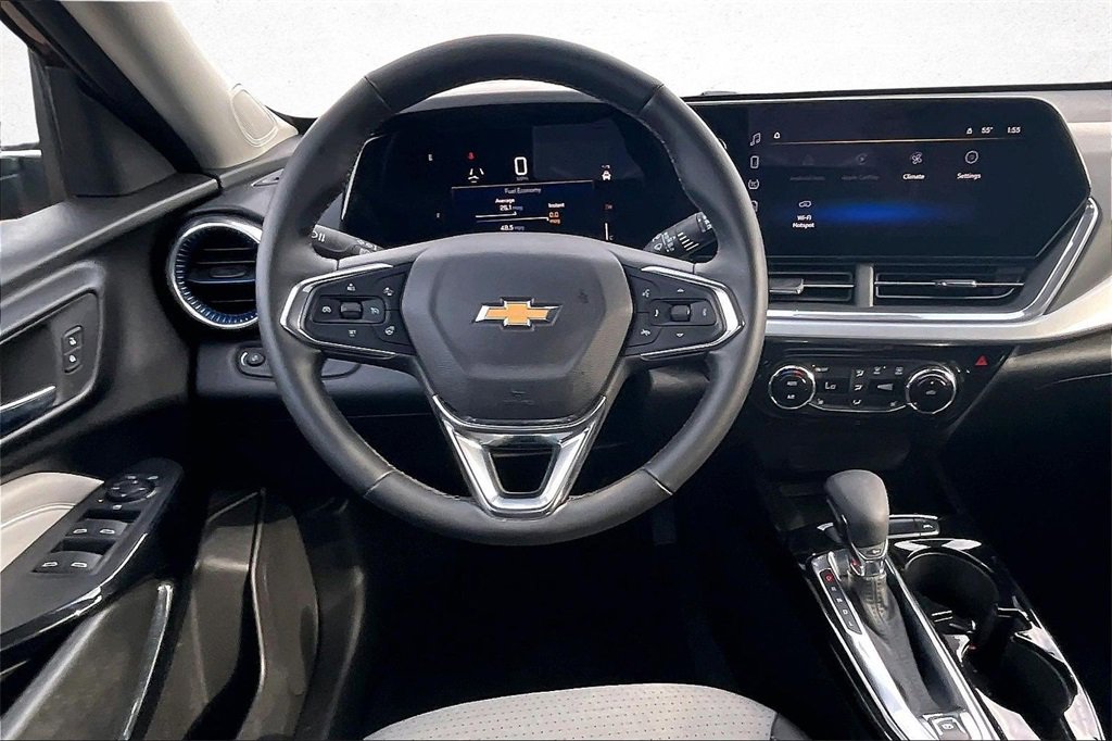 Used 2024 Chevrolet Trax LT w/ Sunroof Package image 9