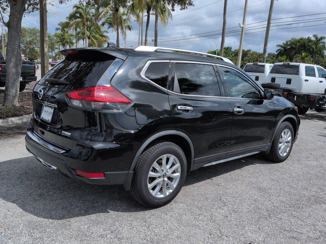 Used 2019 Nissan Rogue S w/ Special Edition Package FWD image 5