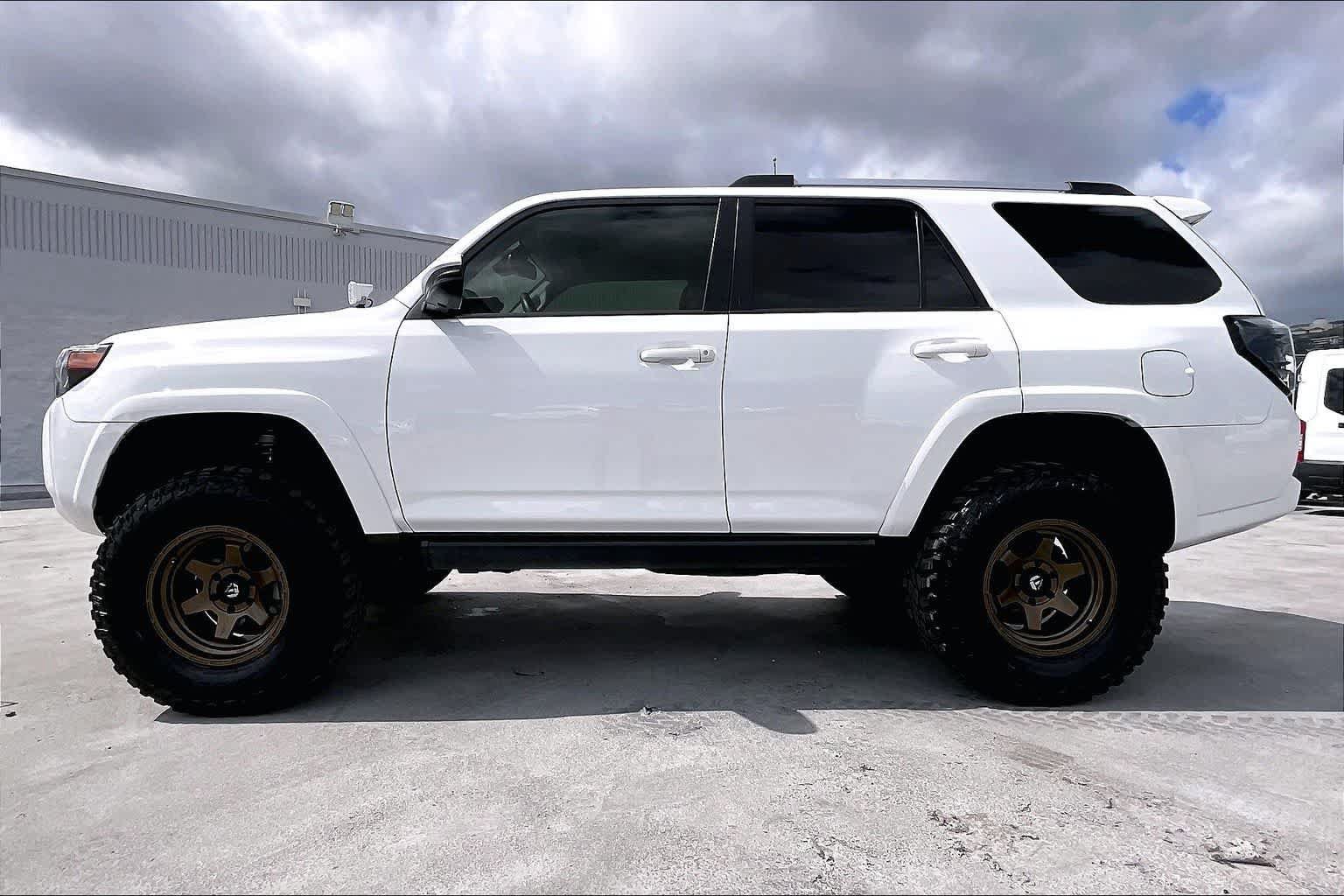 Used 2022 Toyota 4Runner SR5 Premium AWD/4WD image 3