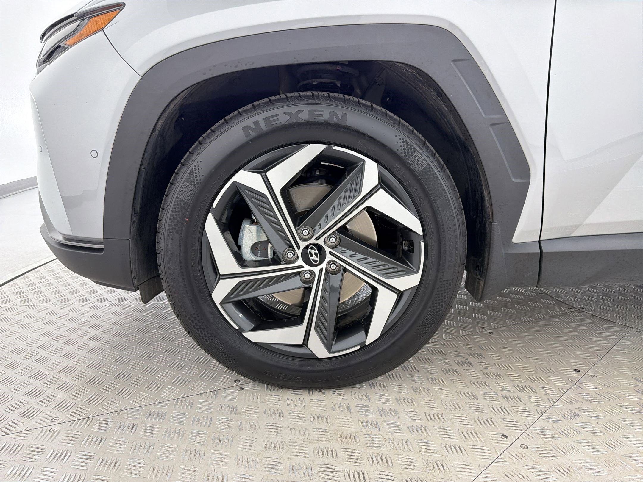 Used 2023 Hyundai Tucson Limited FWD image 11