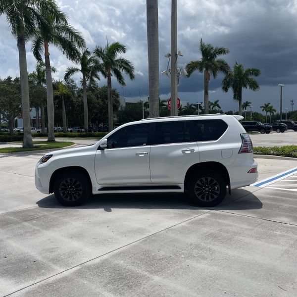 Used 2022 Lexus GX 460 Premium AWD/4WD image 3