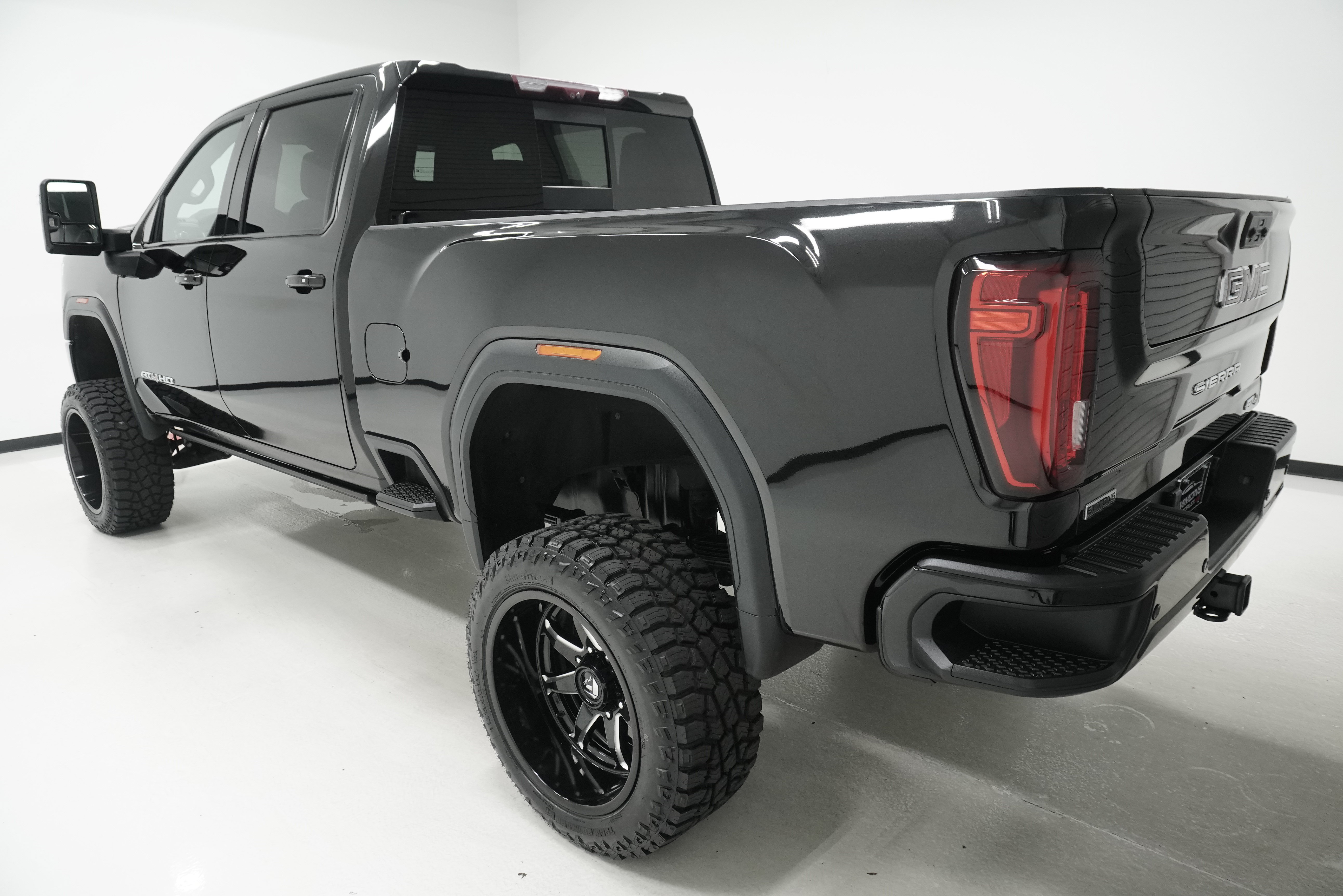 Used 2022 GMC Sierra 2500 AT4 w/ AT4 Premium Plus Package AWD/4WD image 5