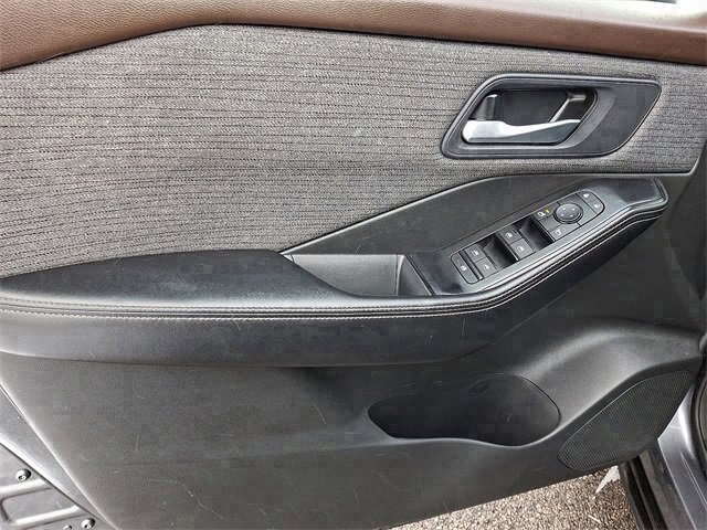 Used 2023 Nissan Rogue SV image 11