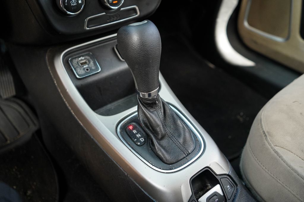 Used 2018 Jeep Compass Sport FWD image 35