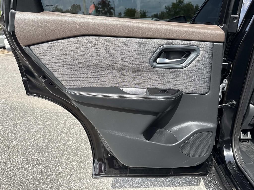 Used 2021 Nissan Rogue SV FWD image 13