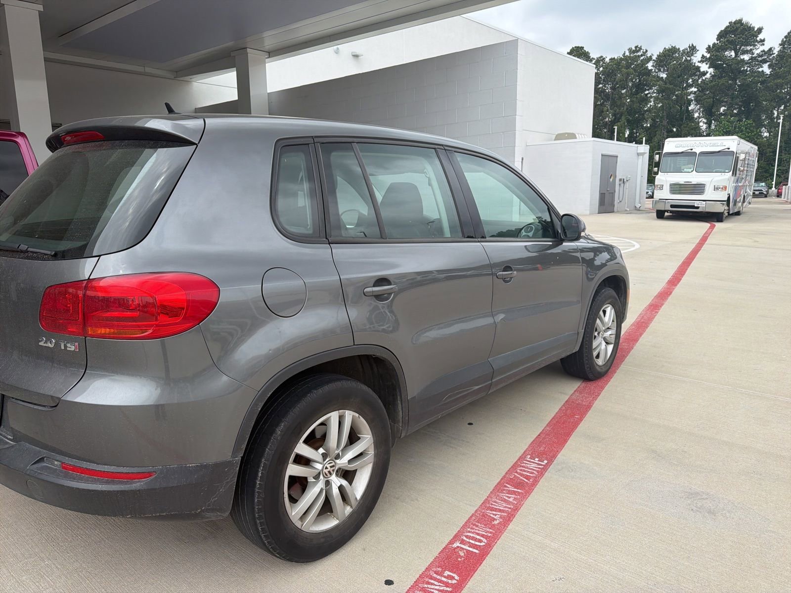 Used 2012 Volkswagen Tiguan S FWD image 4