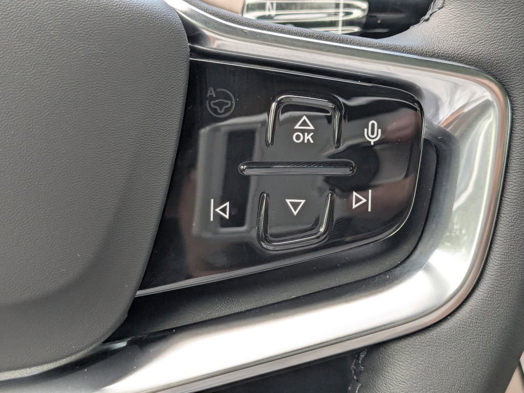 New 2025 Volvo EX90 Plus AWD/4WD image 28