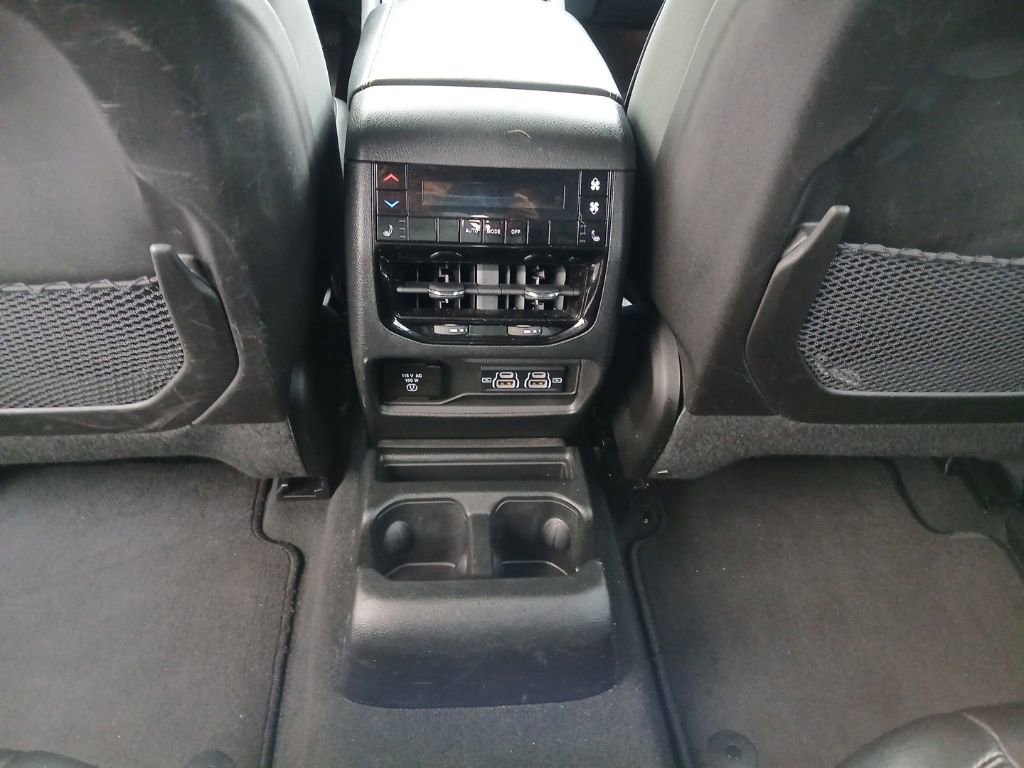 Used 2024 Jeep Grand Cherokee L Limited w/ Luxury Tech Group II image 37