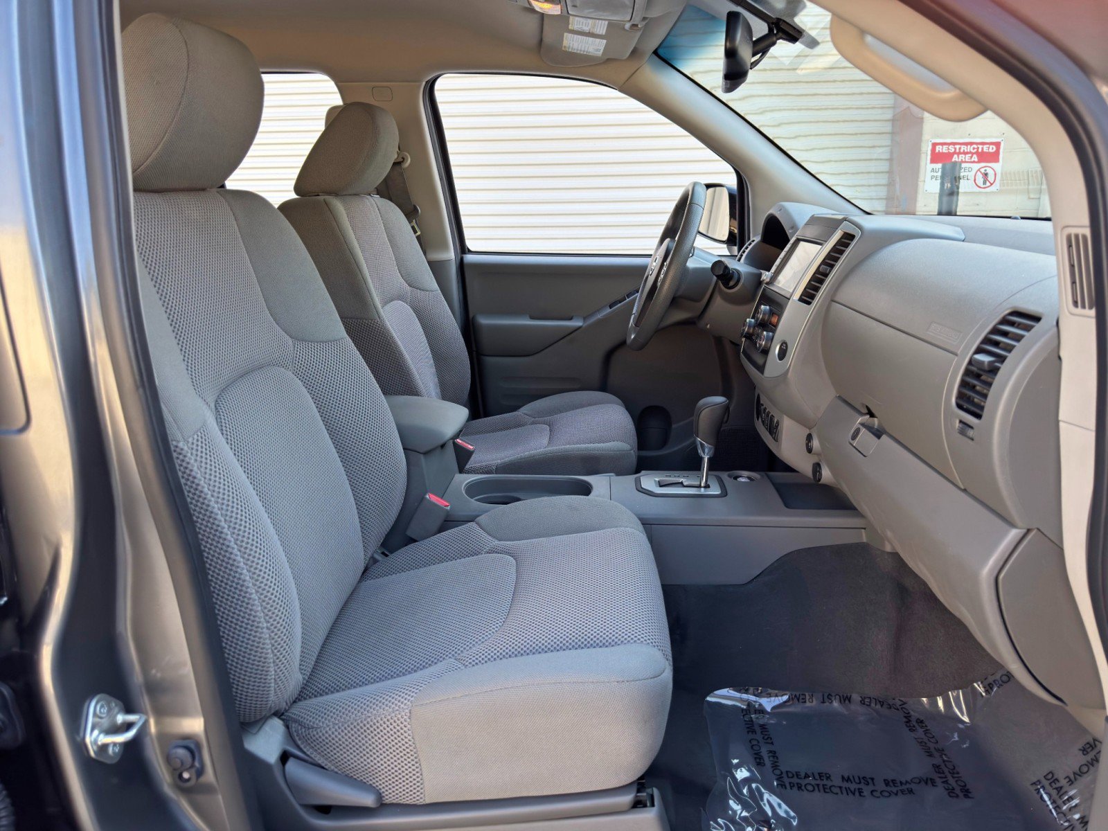 Used 2020 Nissan Frontier SV w/ Midnight Edition Floor Mats RWD image 13