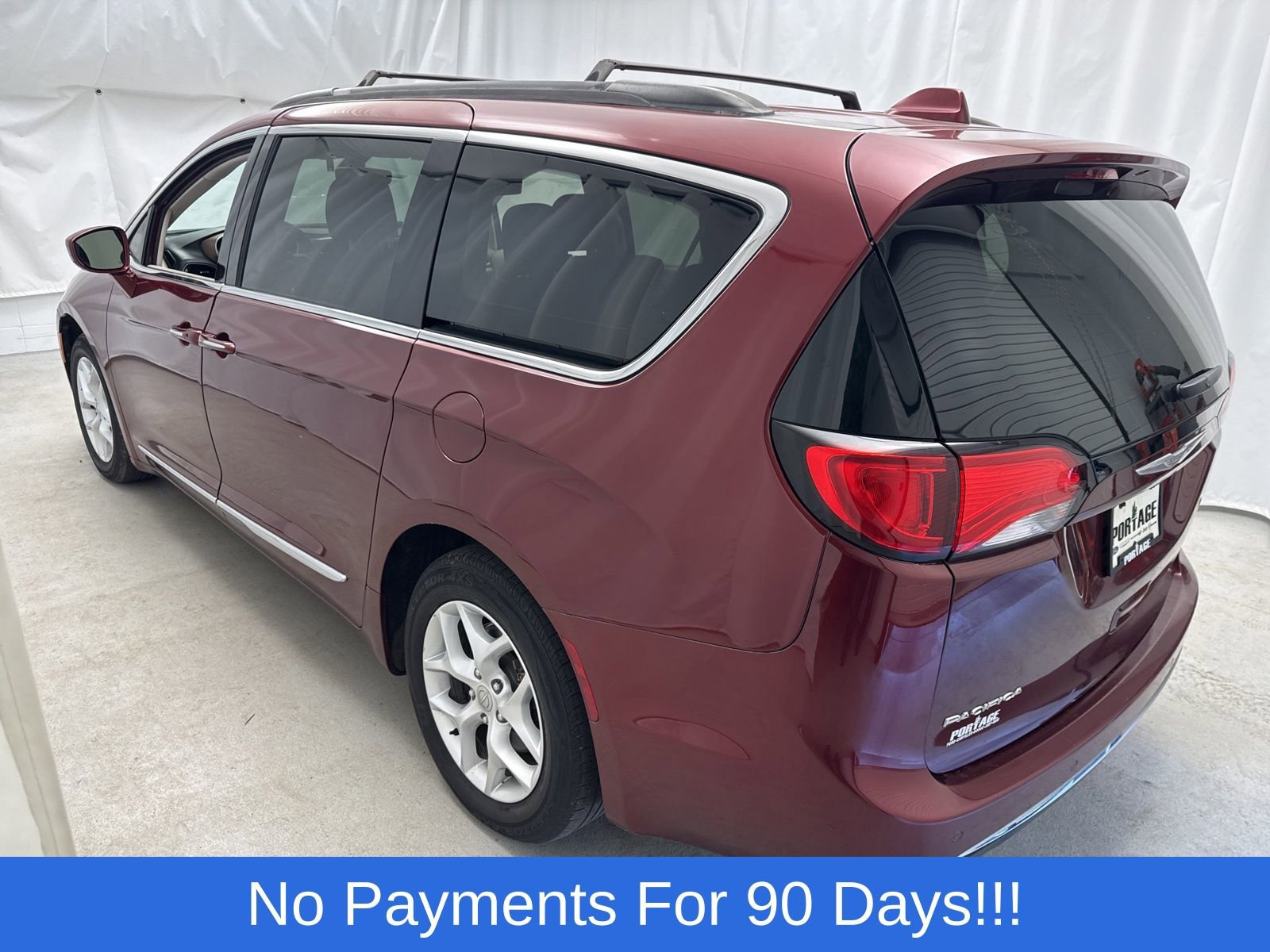 Used 2018 Chrysler Pacifica Touring Plus w/ Tire & Wheel Group image 5