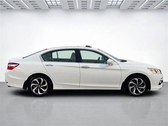 Used 2017 Honda Accord EX image 4