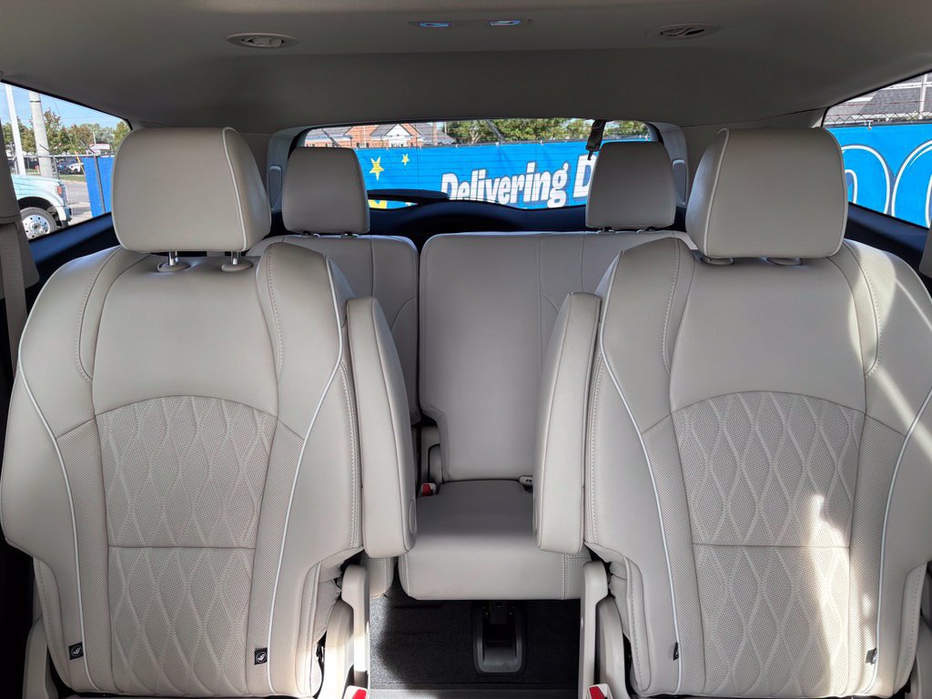 Used 2024 Buick Enclave Avenir AWD/4WD image 33