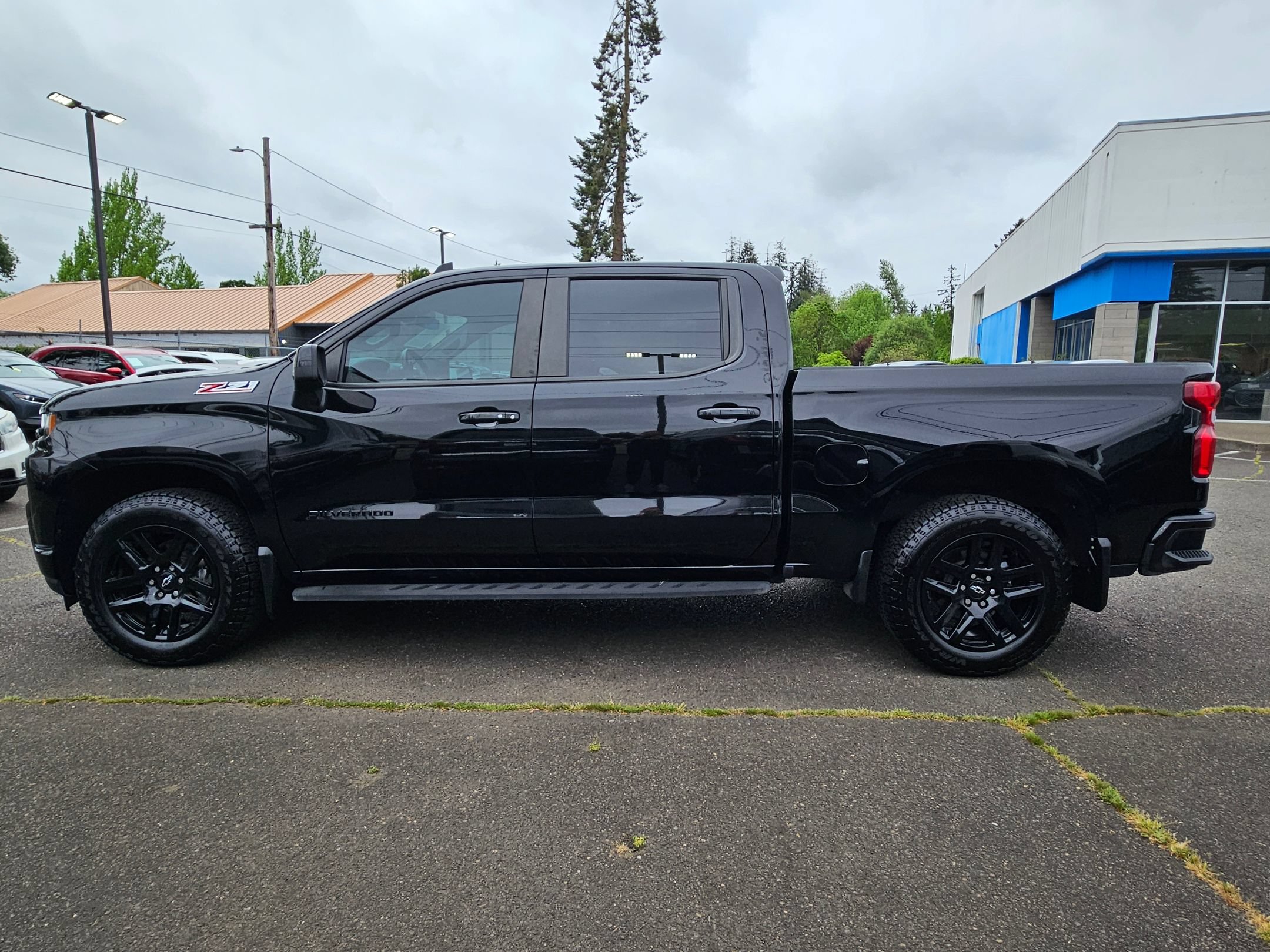 Used 2022 Chevrolet Silverado 1500 RST w/ LPO, Blackout Package AWD/4WD image 2