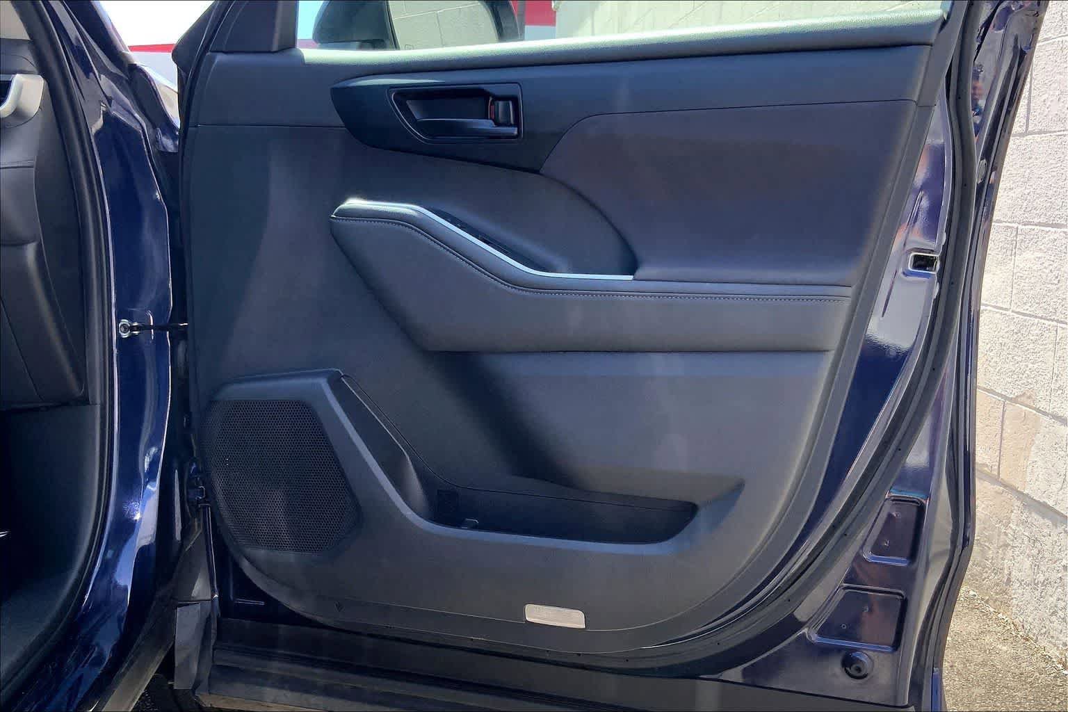 Used 2023 Toyota Highlander L image 28