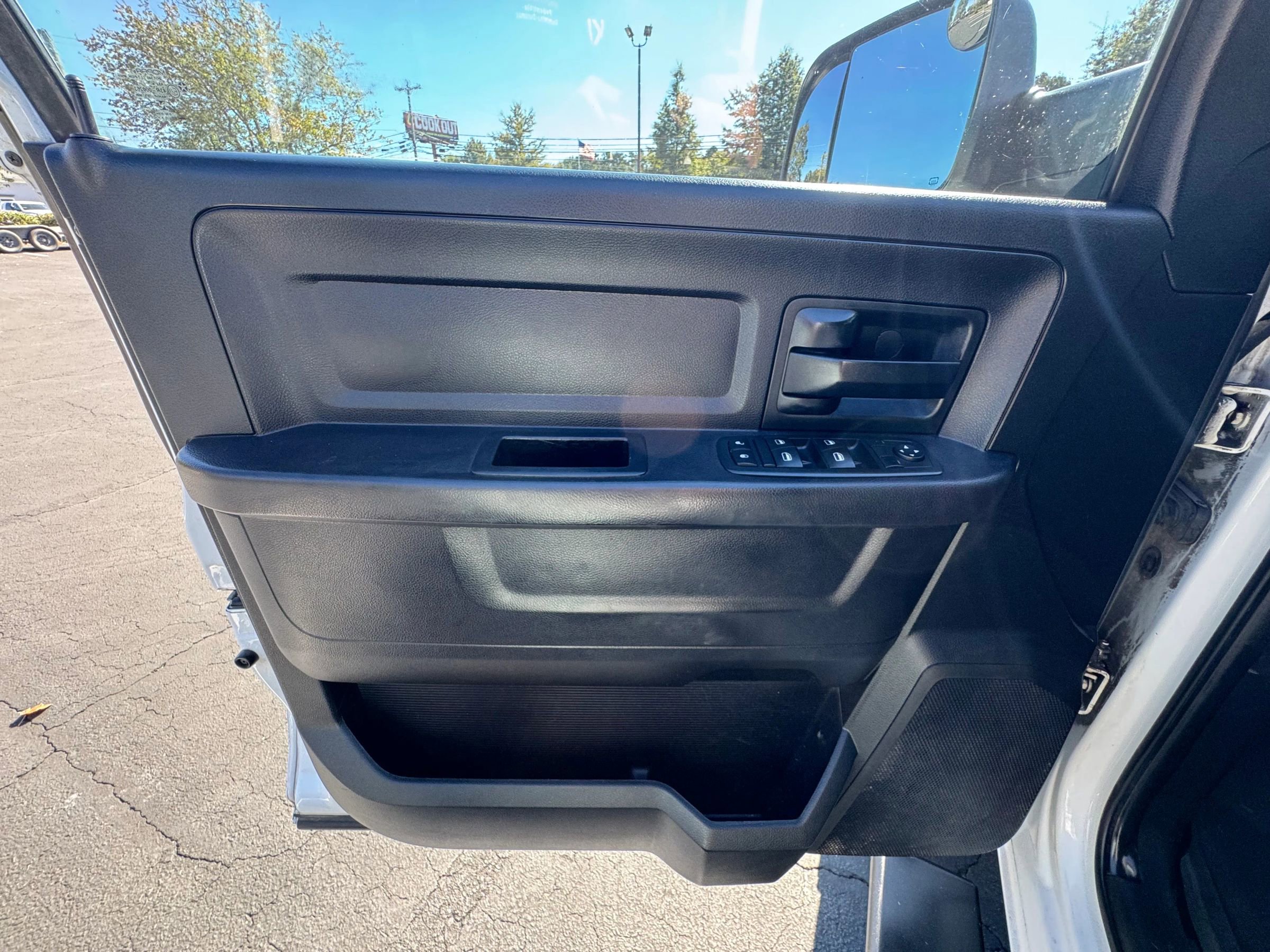 Used 2016 RAM 3500 Tradesman w/ Chrome Appearance Group image 16