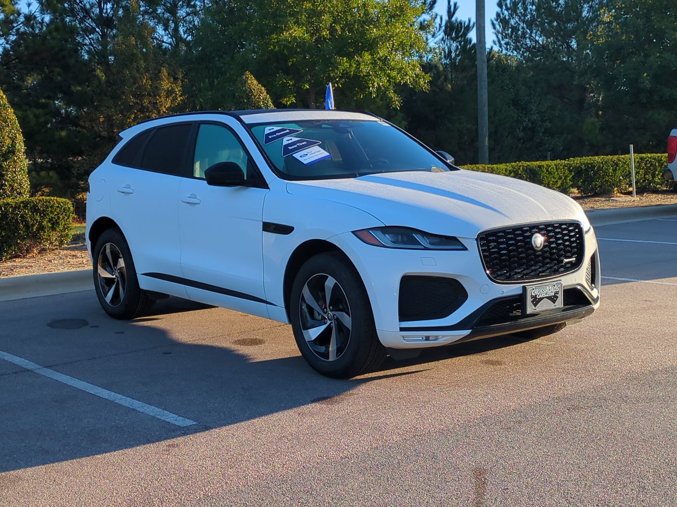 Used 2025 Jaguar F-PACE R-Dynamic S AWD/4WD image 2