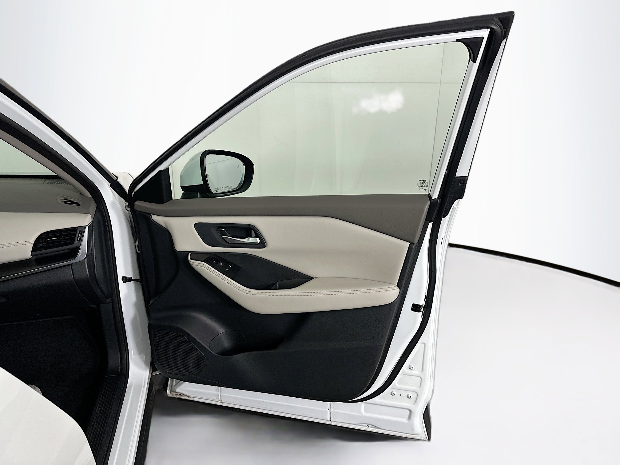 Used 2025 Nissan Rogue SV image 33