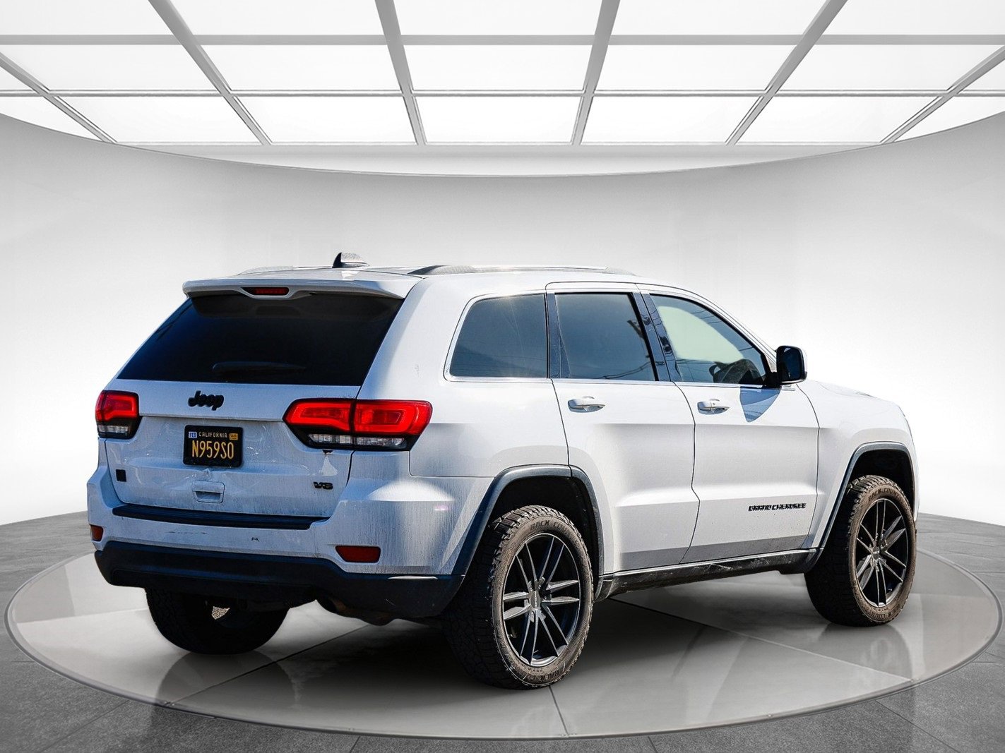 Used 2015 Jeep Grand Cherokee Laredo w/ Quick Order Package 23E image 3