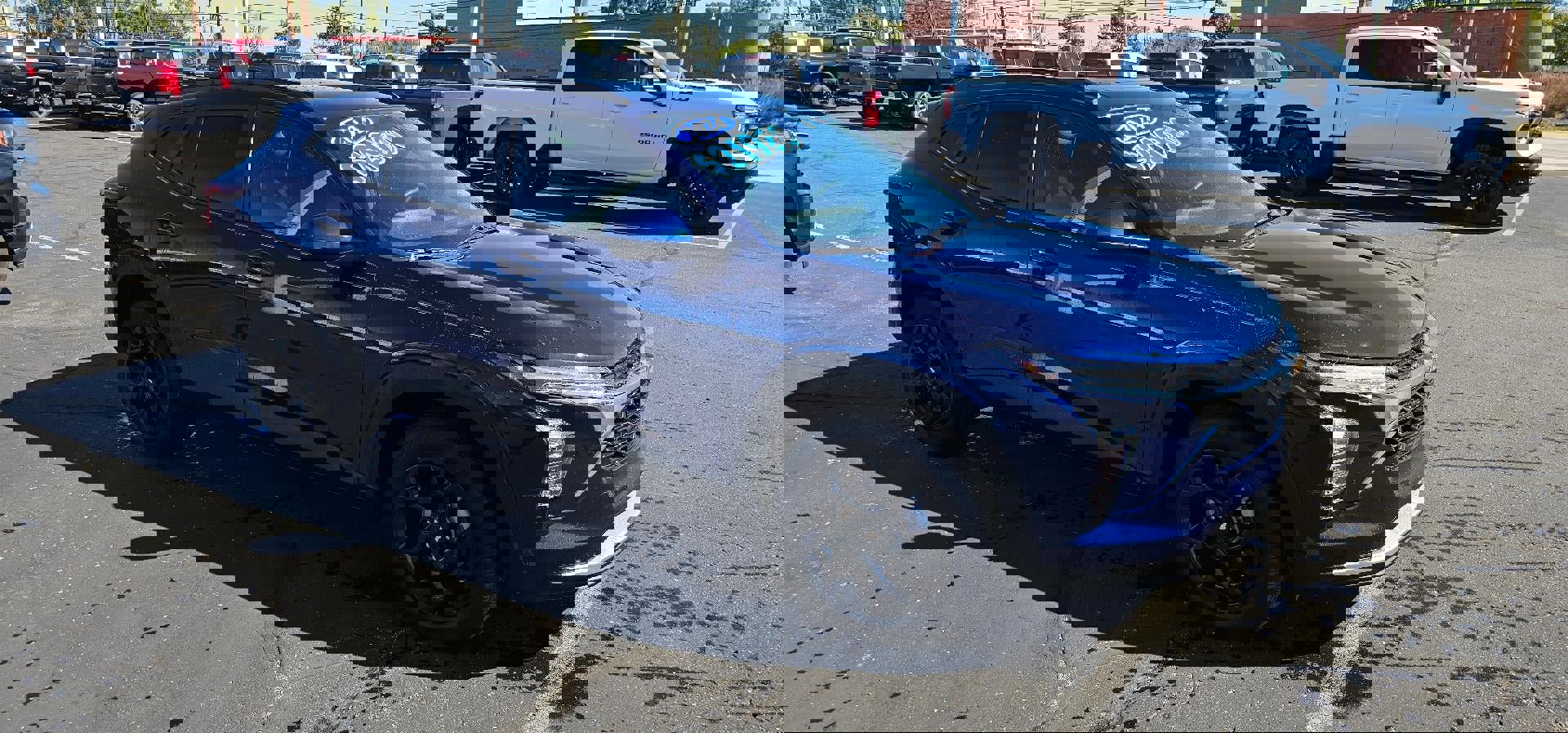 Used 2024 Chevrolet Trax LT w/ Sunroof Package image 1