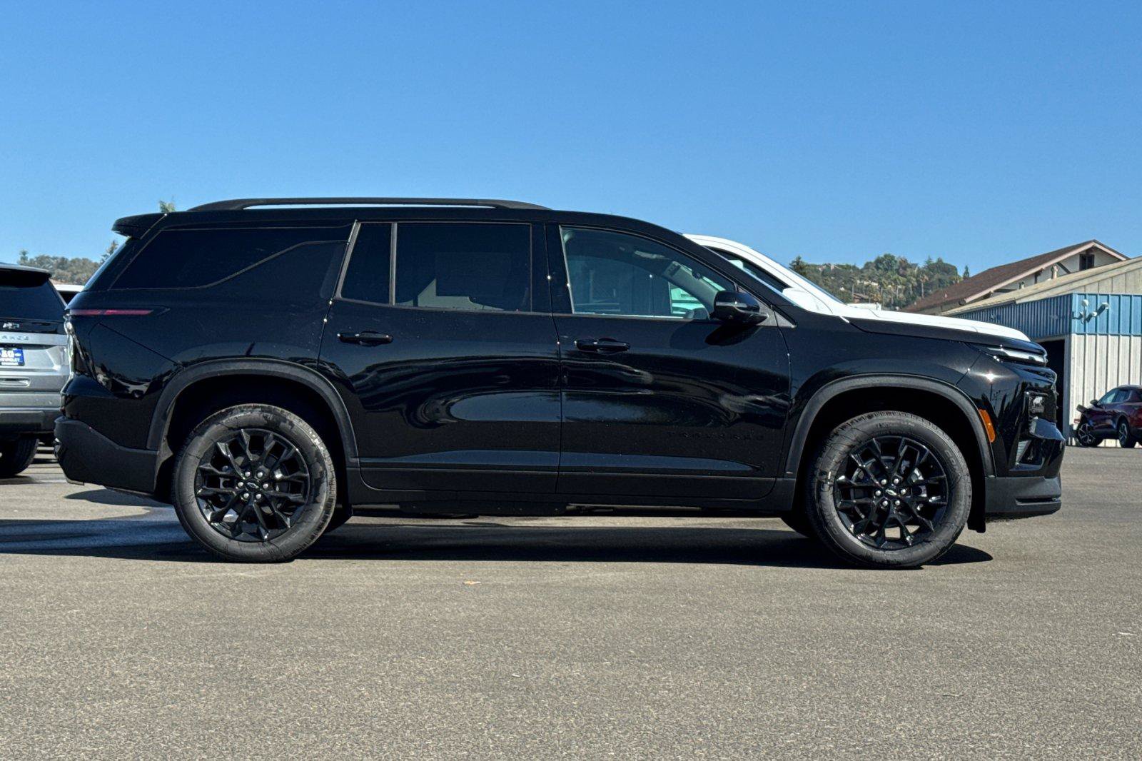 New 2026 Chevrolet Traverse LT w/ Midnight/Sport Edition FWD image 4