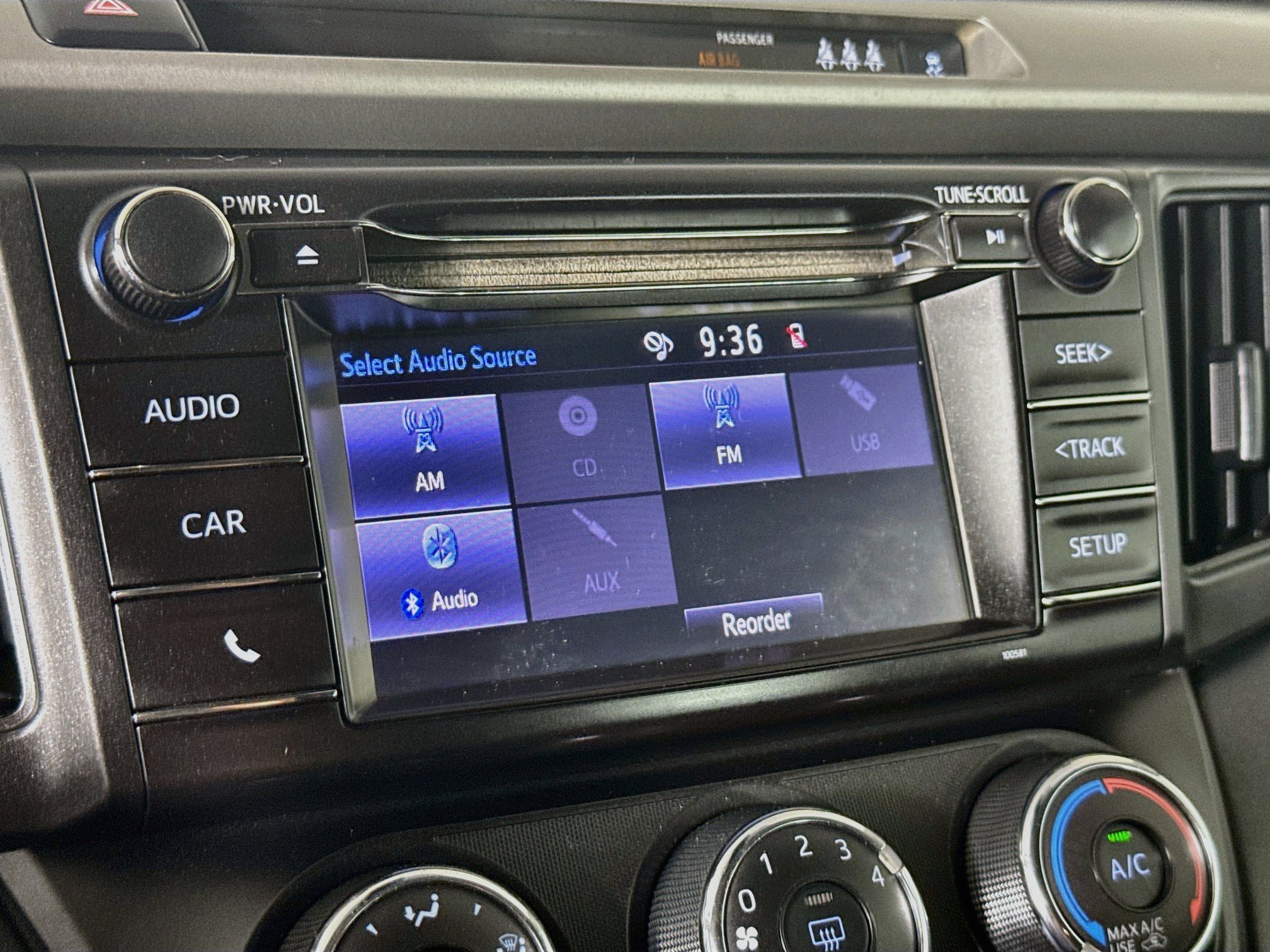 Used 2018 Toyota RAV4 LE FWD image 16