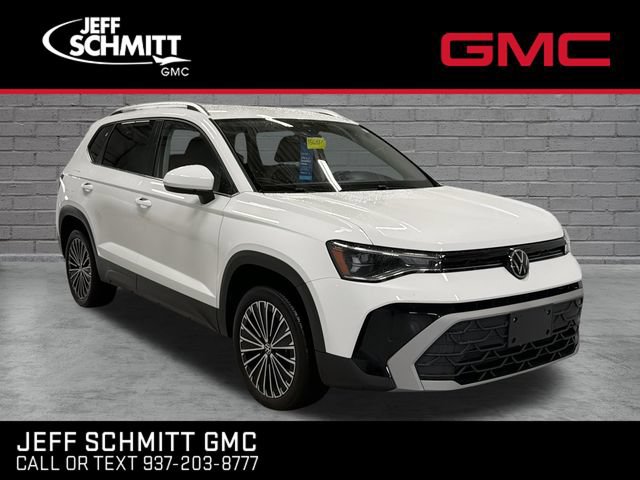Used 2025 Volkswagen Taos SE FWD image 1