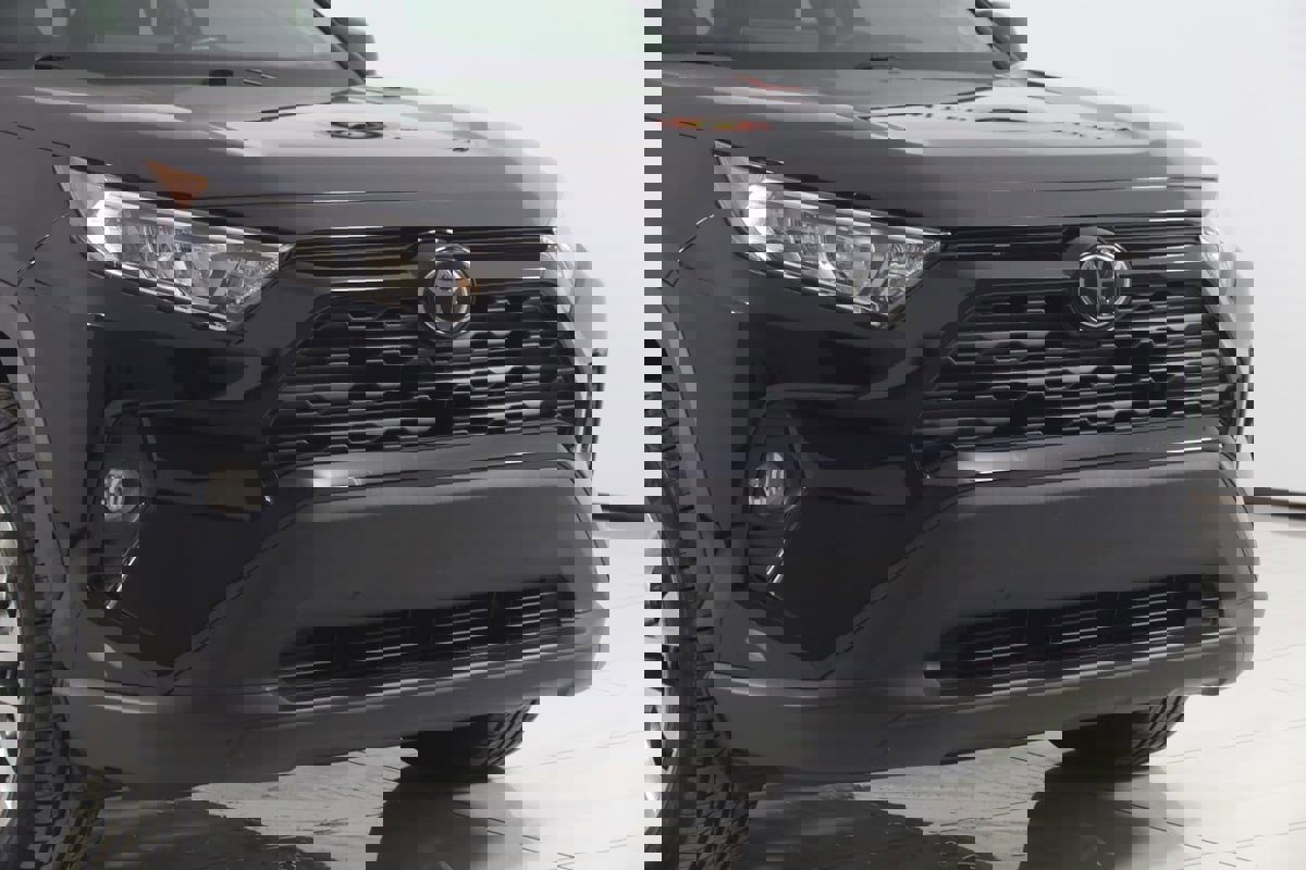 Used 2019 Toyota RAV4 XLE Premium image 35