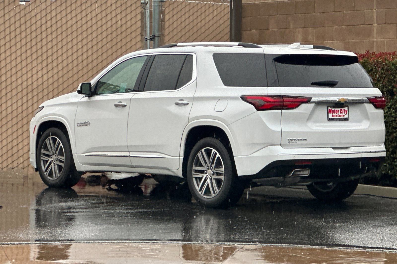 Used 2023 Chevrolet Traverse High Country w/ LPO, Floor Liner Package image 6