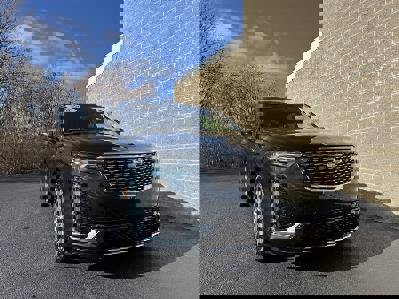 Used 2024 Cadillac XT6 Premium Luxury image 1