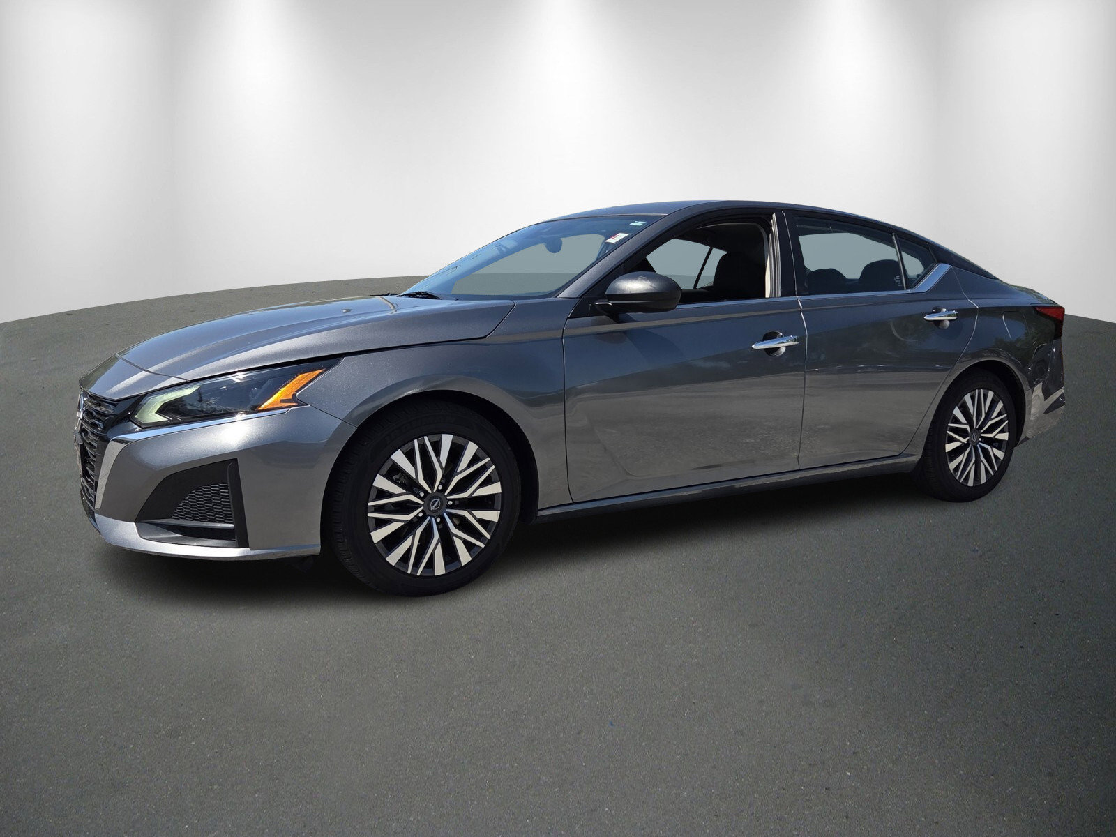 Used 2024 Nissan Altima 2.5 SV image 3
