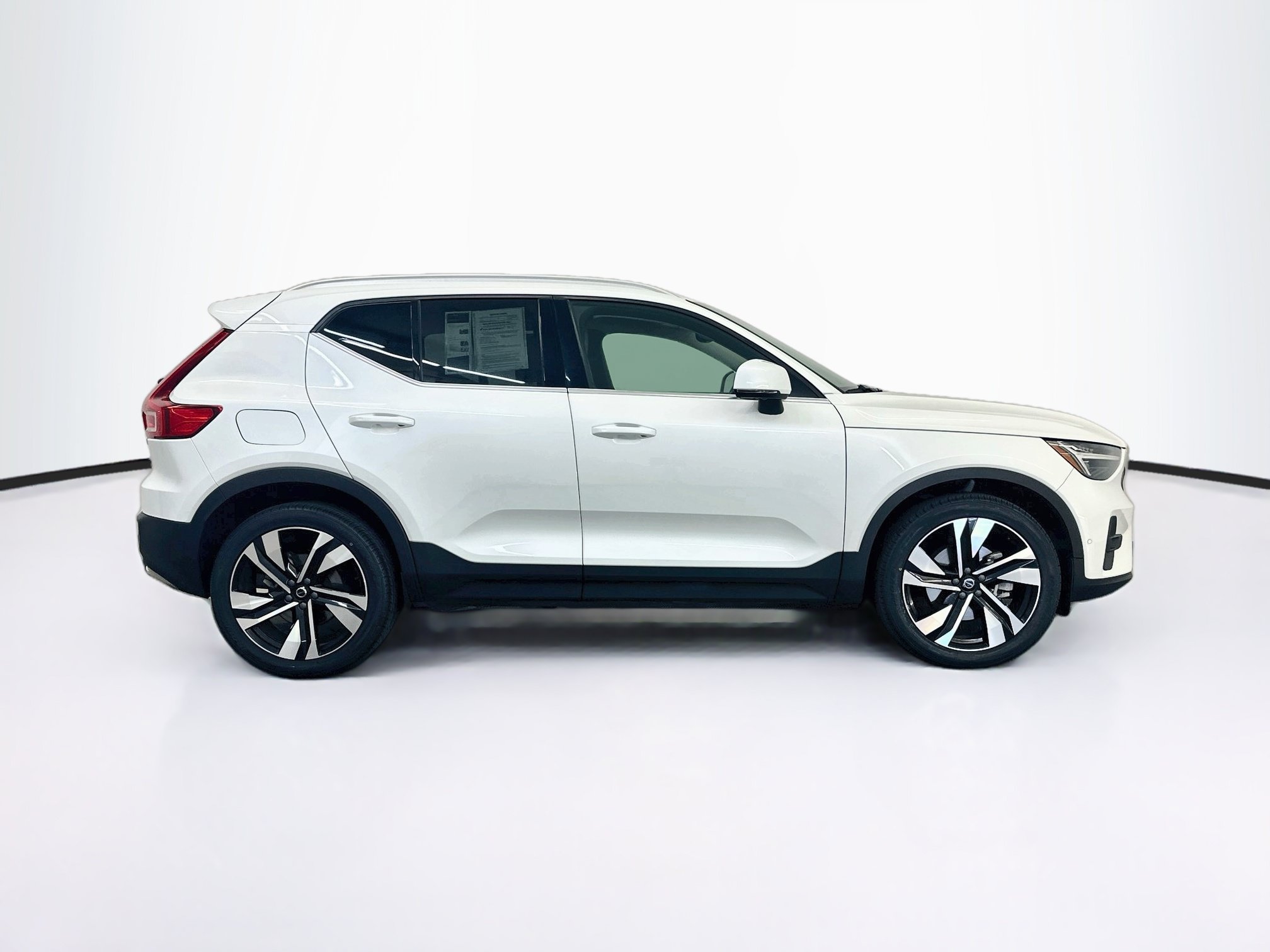 Used 2023 Volvo XC40 B5 Ultimate AWD/4WD image 10