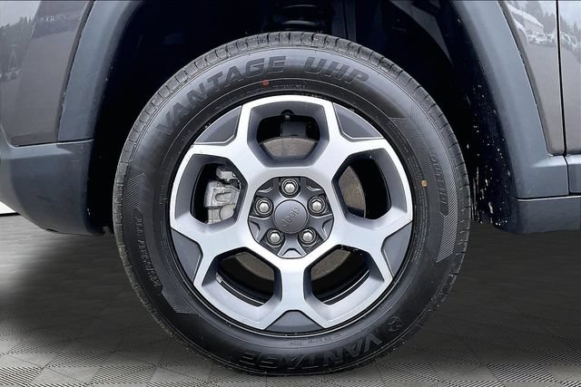 Used 2022 Jeep Compass Trailhawk w/ Trailhawk Convenience Group AWD/4WD image 21