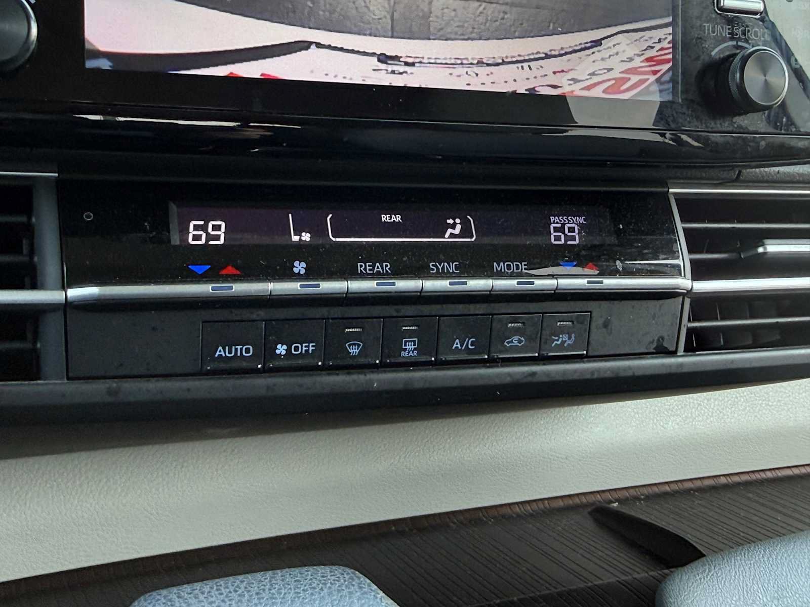 Certified 2022 Toyota Sienna LE FWD image 27