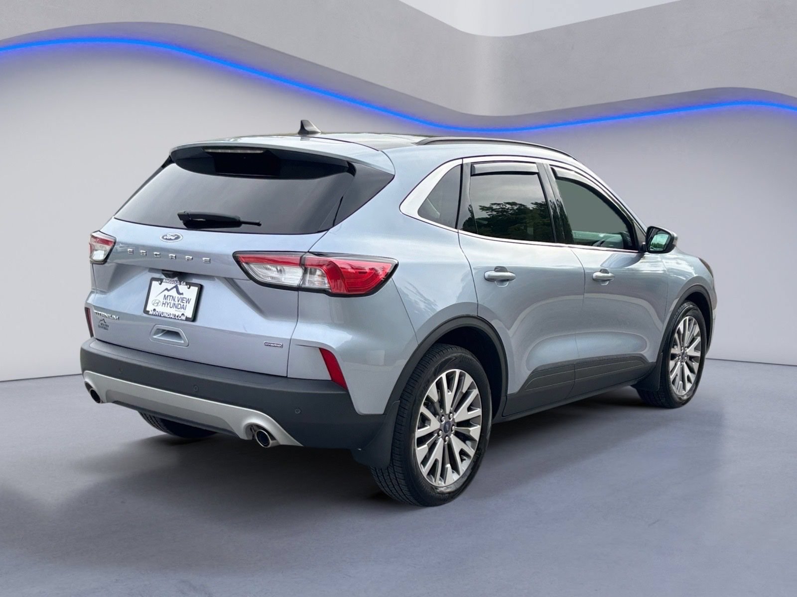 Used 2022 Ford Escape Titanium FWD image 3
