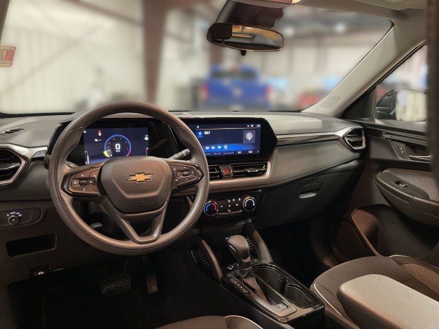 Used 2025 Chevrolet TrailBlazer LT AWD/4WD image 18