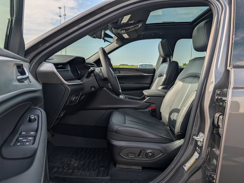 New 2026 Jeep Grand Cherokee L Limited AWD/4WD image 5