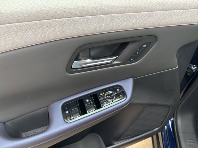 New 2026 Nissan Leaf Platinum+ w/ Cargo Package (Platinum+) image 12