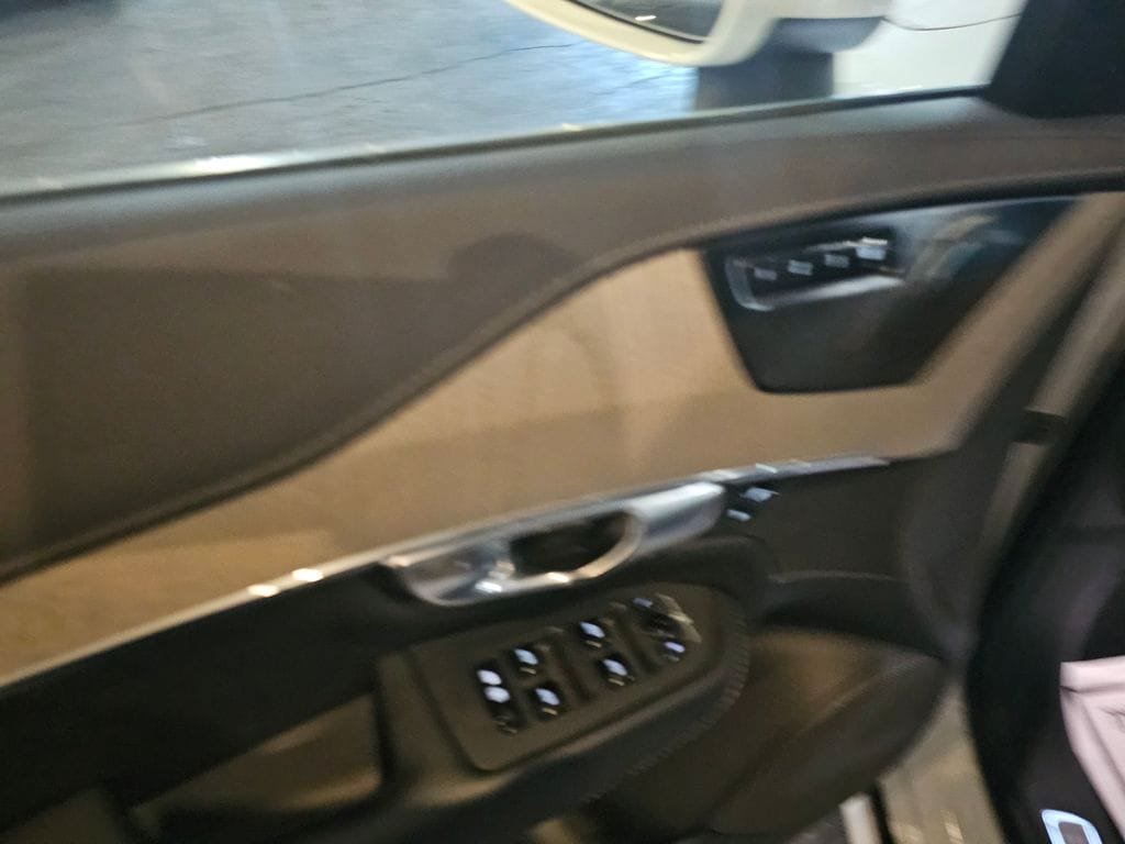 Certified 2024 Volvo XC90 B6 Ultimate AWD/4WD image 17