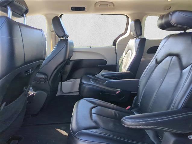 Used 2022 Chrysler Pacifica Touring-L image 14