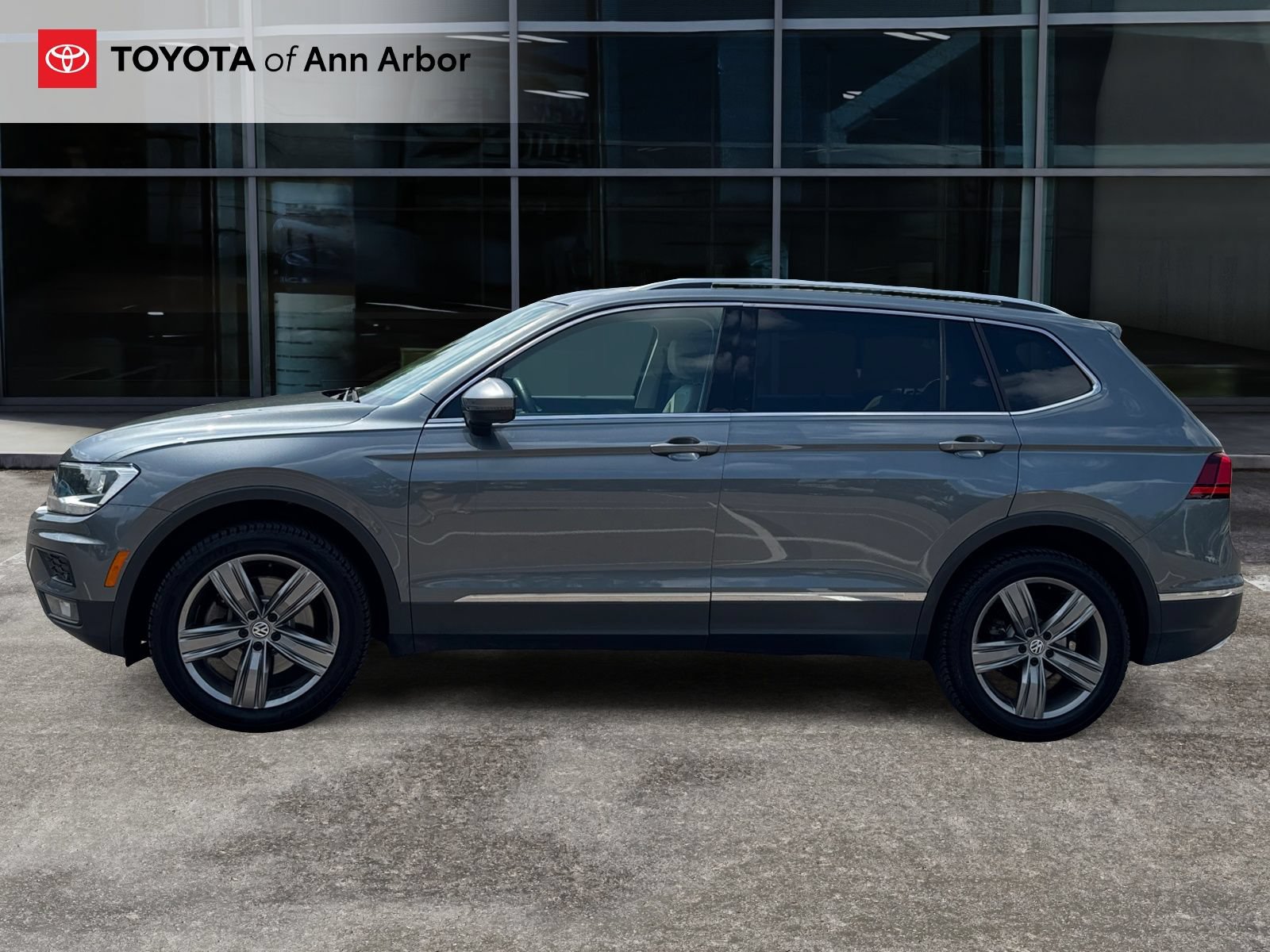 Used 2020 Volkswagen Tiguan SEL AWD/4WD image 10