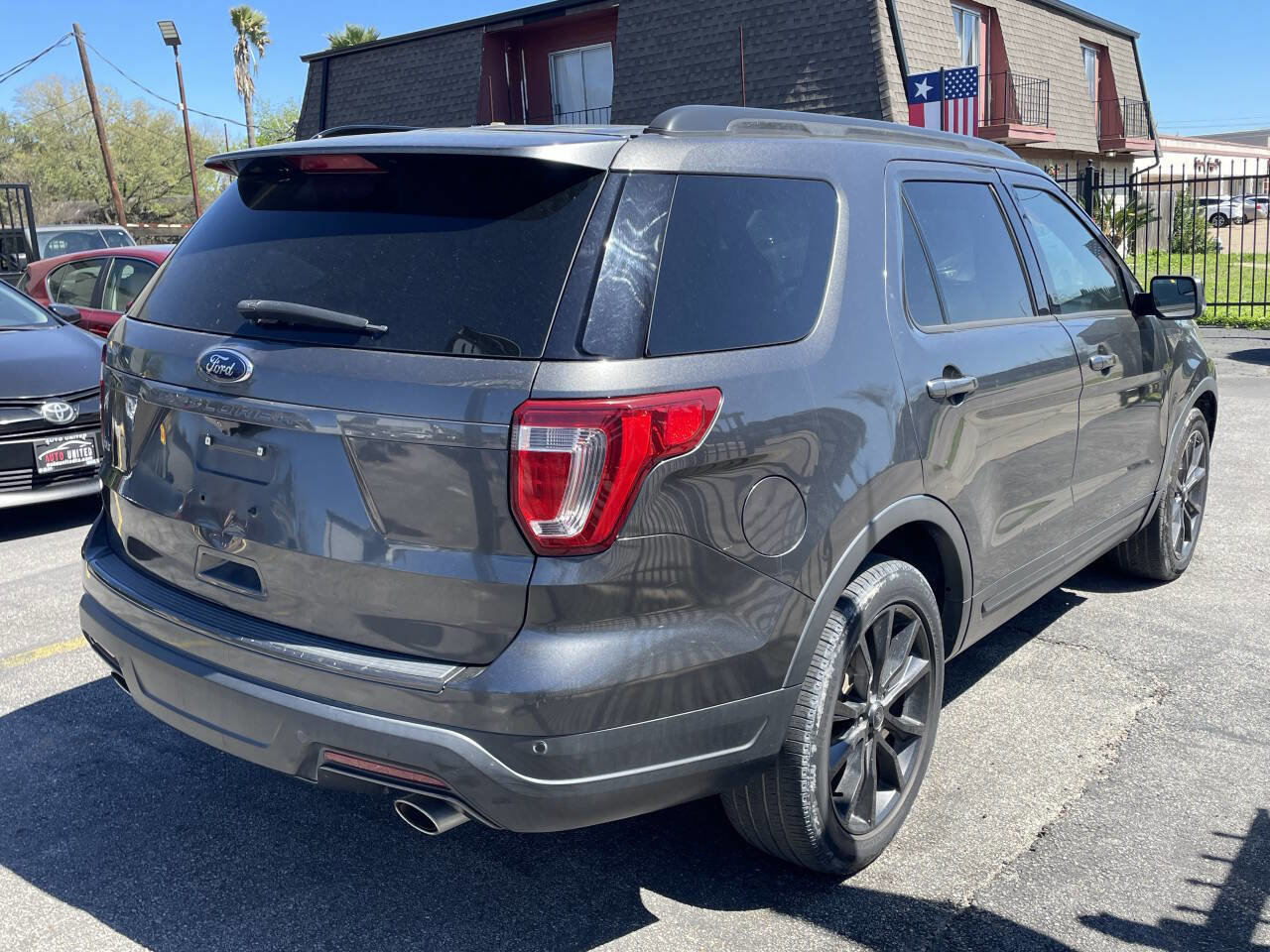 Used 2018 Ford Explorer XLT w/ Equipment Group 202A image 6
