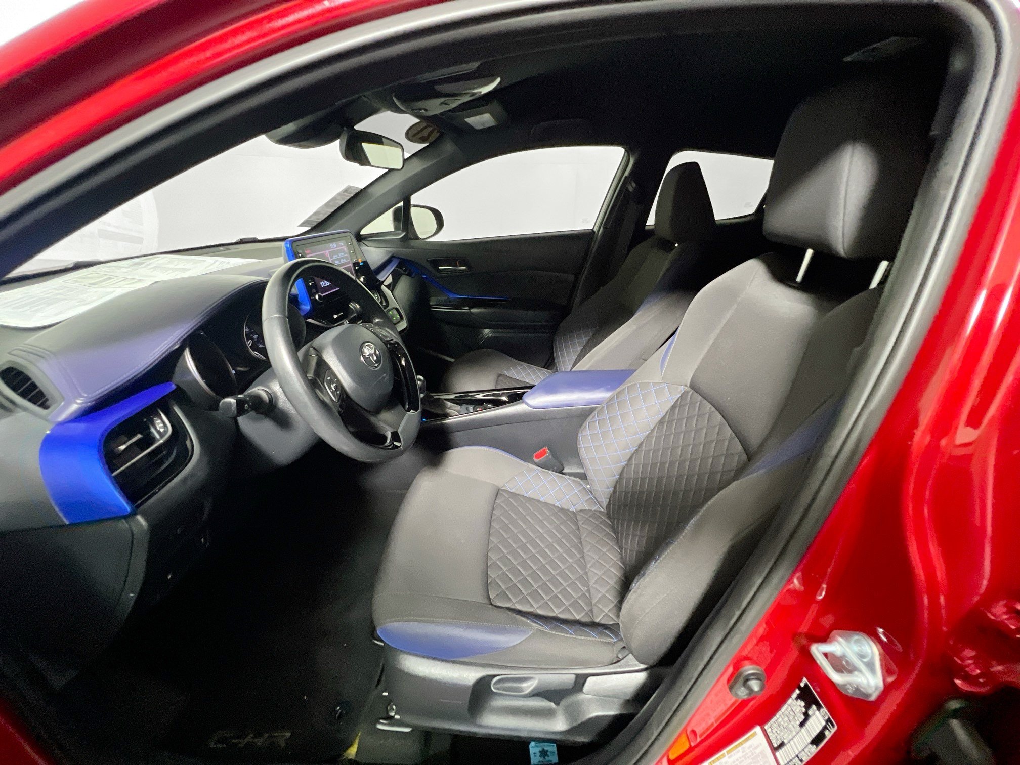Used 2021 Toyota C-HR XLE FWD image 14