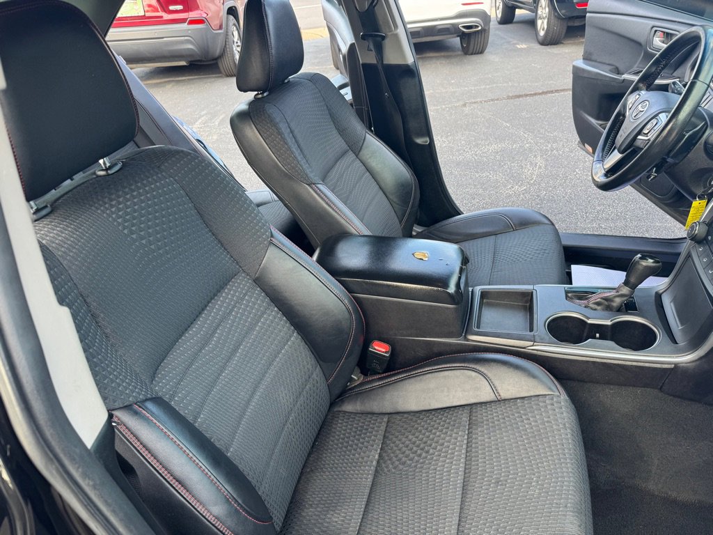 Used 2015 Toyota Camry LE image 19