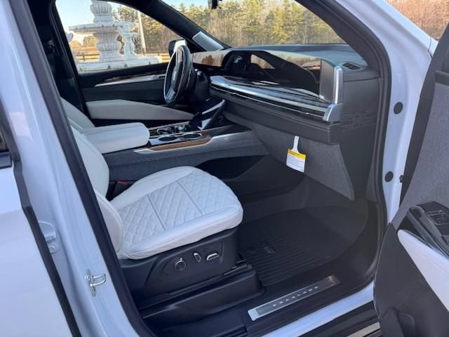 Used 2026 Cadillac Escalade ESV Platinum Sport w/ LPO, Floor Liner Package AWD/4WD image 6