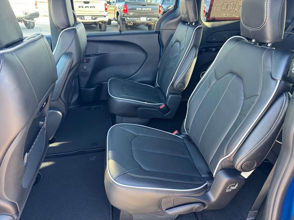 New 2026 Chrysler Pacifica Limited w/ S Appearance Package image 11