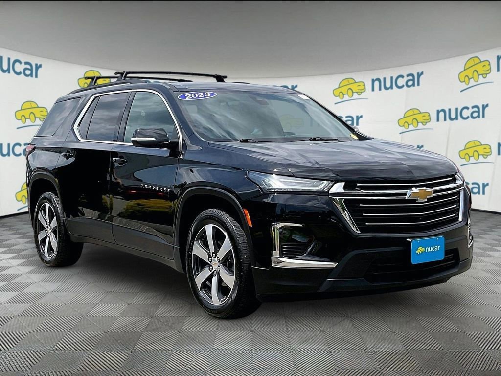 Used 2023 Chevrolet Traverse LT w/ LT Premium Package AWD/4WD image 1