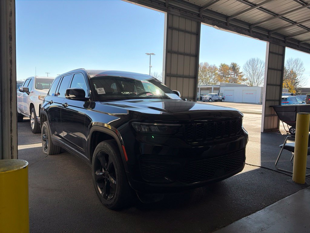 Used 2024 Jeep Grand Cherokee Altitude